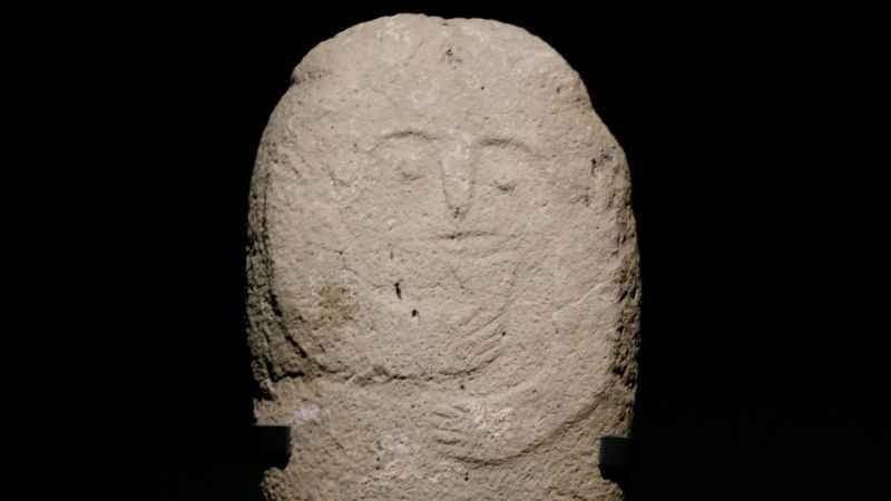 Erzurum Müzesinde 2 bin 500 yıllık 'Taş Baba' heykeli Erzurum Müzesinde 2 bin 500 yıllık 'Taş Baba' heykeli