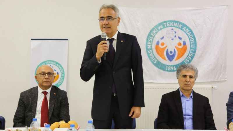 STSO Başkanı Özdemir: “Meslek liselerini ve mesleki eğitimi çok önemsiyoruz”