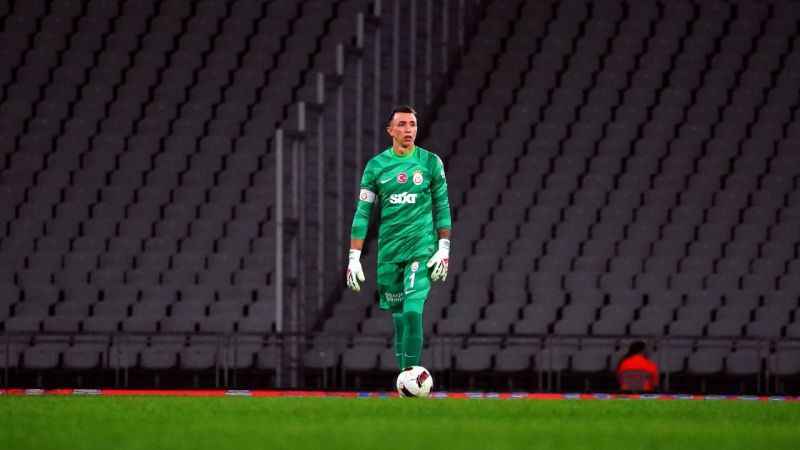 Beşiktaş derbilerinin en deneyimlisi Fernando Muslera