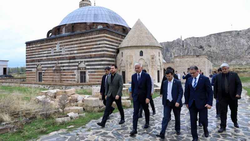 Bakan Ersoy eski Van şehrini inceledi