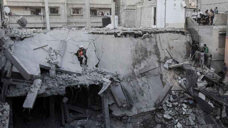 İsrail Gazze’de 3 binayı vurdu