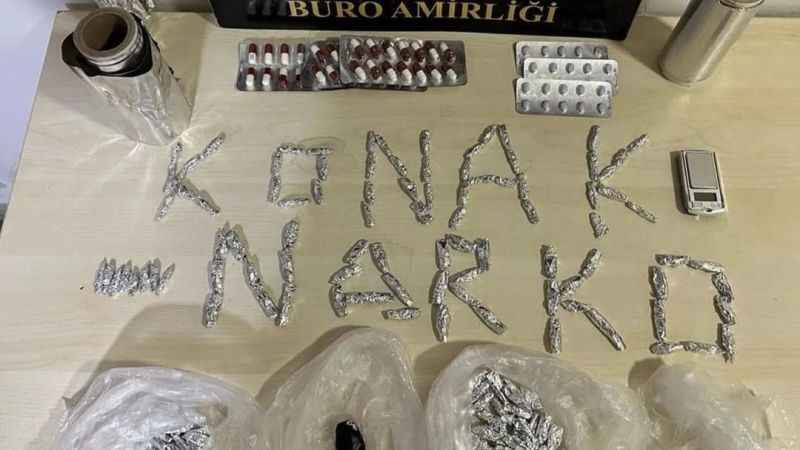 İzmir’de arama yapılan evlerden uyuşturucu fışkırdı