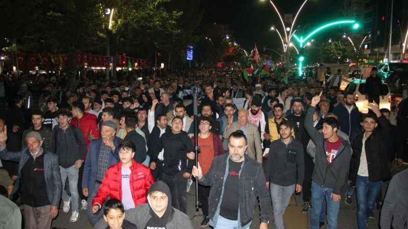 Batman’da binlerce kişi Filistin için yürüdü Batman’da binlerce kişi Filistin için yürüdü