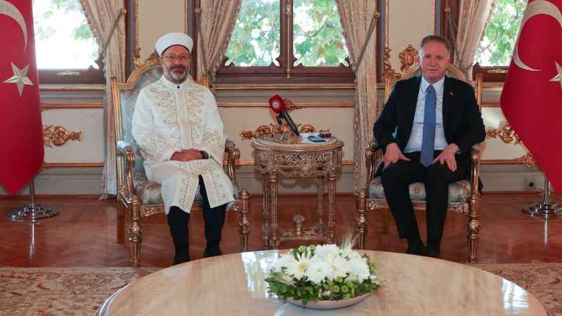 Diyanet İşleri Başkanı Erbaş, İstanbul Valisi Gül'ü ziyaret etti Diyanet İşleri Başkanı Erbaş, İstanbul Valisi Gül'ü ziyaret etti