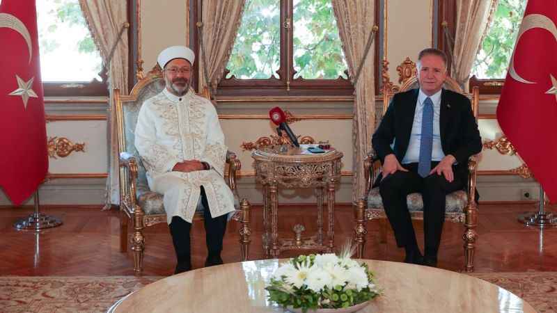 Diyanet İşleri Başkanı Erbaş, İstanbul Valisi Gül'ü ziyaret etti
