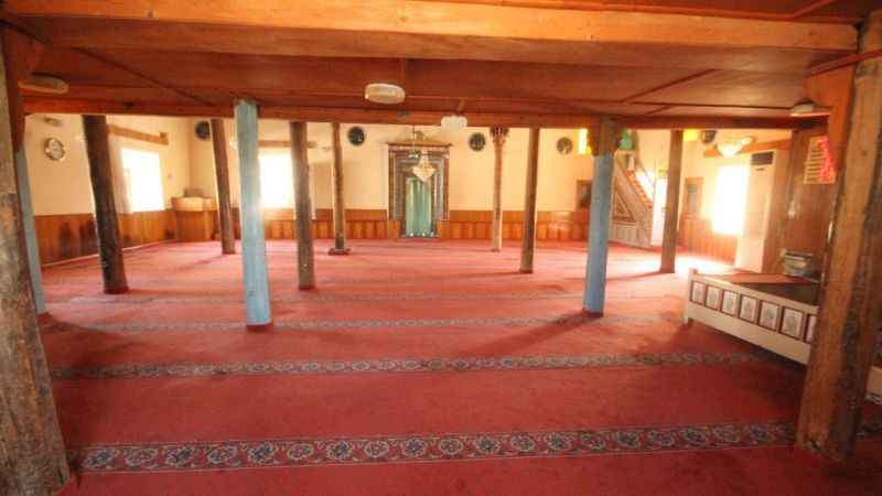 Konya'da 658 yıllık cami güdük minaresiyle dikkat çekiyor Konya'da 658 yıllık cami güdük minaresiyle dikkat çekiyor
