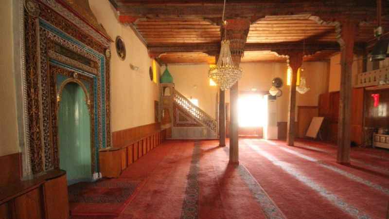 Konya'da 658 yıllık cami güdük minaresiyle dikkat çekiyor Konya'da 658 yıllık cami güdük minaresiyle dikkat çekiyor