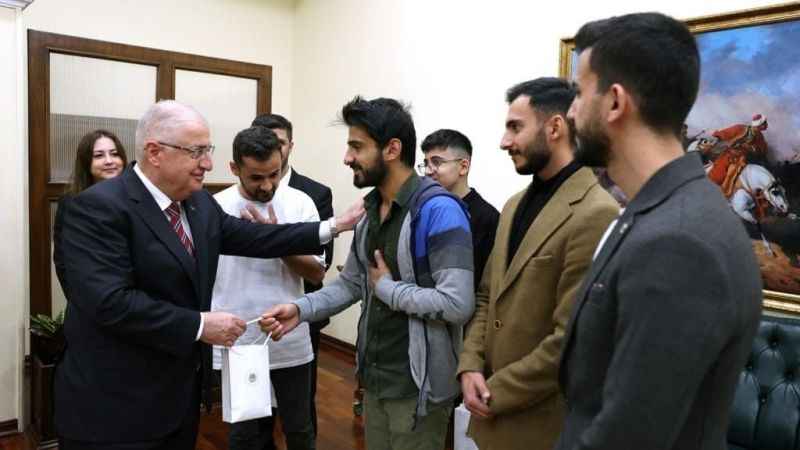 Milli Savunma Bakanı Yaşar Güler, Şırnak ve Hakkarili gençlerle buluştu Milli Savunma Bakanı Yaşar Güler, Şırnak ve Hakkarili gençlerle buluştu