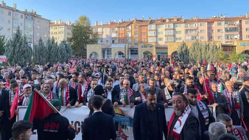 İsrail'e "Büyük Filistin Yürüyüşü" ile tepki gösterdi İsrail'e "Büyük Filistin Yürüyüşü" ile tepki gösterdi