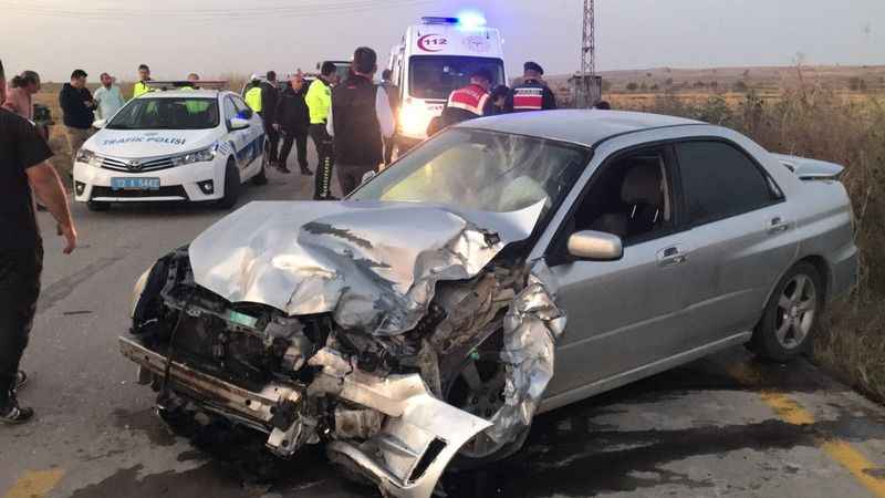Edirne'de şüpheli aracı kovalayan polis ekibi kaza yaptı: 2 polis yaralı Edirne'de şüpheli aracı kovalayan polis ekibi kaza yaptı: 2 polis yaralı