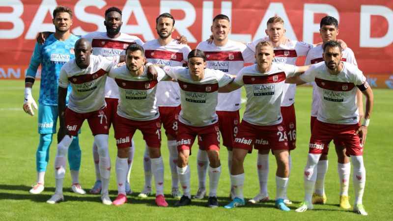 Sivasspor’da 2 isim ceza sınırında! Sivasspor’da 2 isim ceza sınırında!