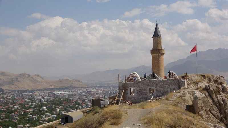 Osmanlı'nın Van'daki sembolü yeniden ibadete açılıyor Osmanlı'nın Van'daki sembolü yeniden ibadete açılıyor