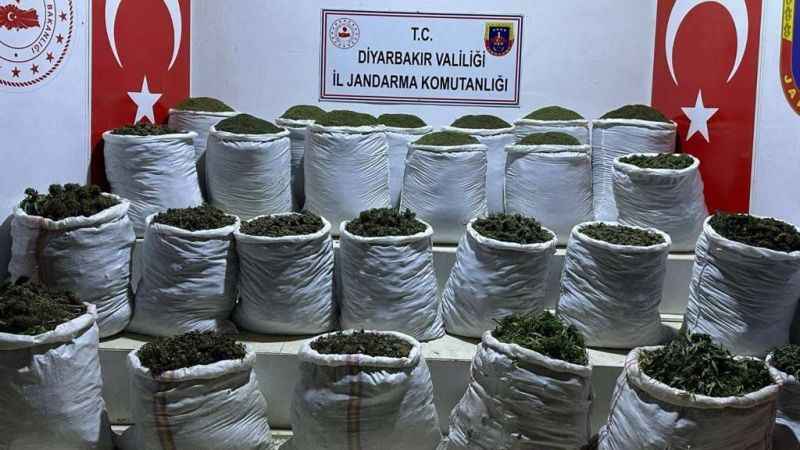 Terörün finans kaynağına darbe: 783 kilo esrar ele geçirildi Terörün finans kaynağına darbe: 783 kilo esrar ele geçirildi