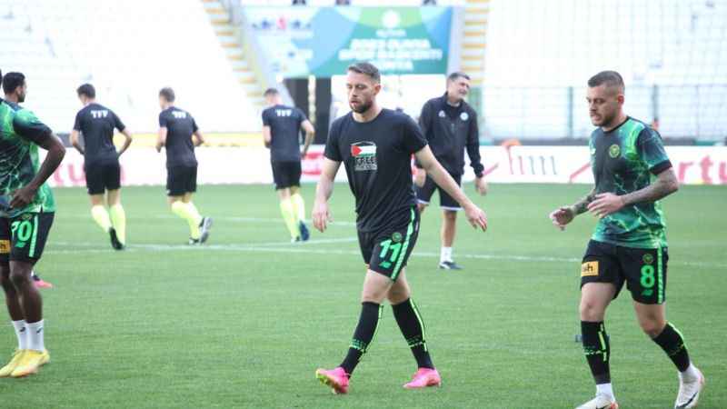 Konyaspor - Pendikspor maçında İsrail protesto edildi Konyaspor - Pendikspor maçında İsrail protesto edildi
