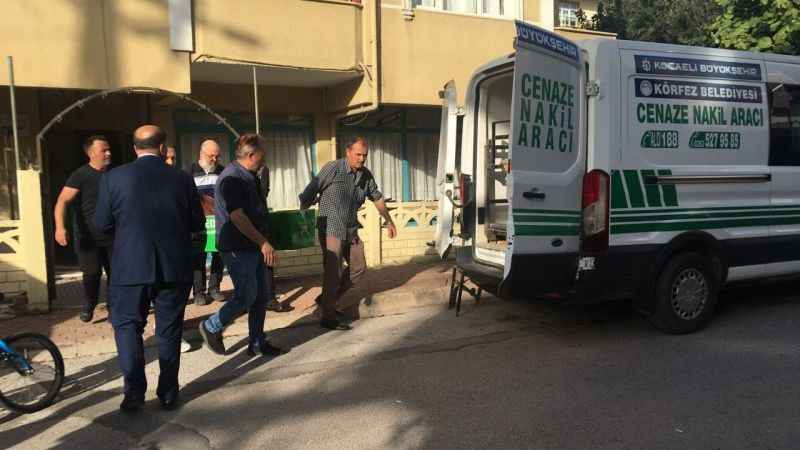 Kapıyı açmayınca balkondan girdiler, cesetle karşılaştılar Kapıyı açmayınca balkondan girdiler, cesetle karşılaştılar