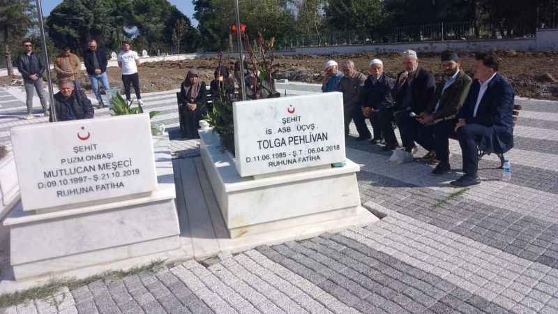 Şehit piyade uzman onbaşı kabri başında anıldı Şehit piyade uzman onbaşı kabri başında anıldı