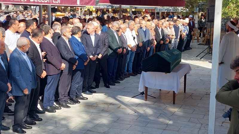 Necip Fazıl Kısakürek'in oğlu Mehmed Kısakürek son yolculuğuna uğurlandı Necip Fazıl Kısakürek'in oğlu Mehmed Kısakürek son yolculuğuna uğurlandı