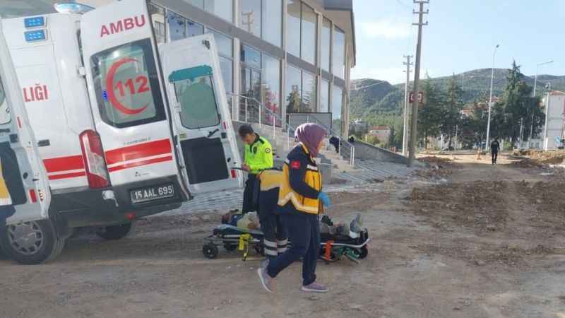 Burdur’da dere ıslah projesinde inşaat alanına düşen 2 işçi yaralandı Burdur’da dere ıslah projesinde inşaat alanına düşen 2 işçi yaralandı