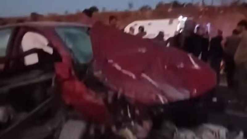 Diyarbakır’da hafif ticari araç otomobille çarpıştı: 6 yaralı Diyarbakır’da hafif ticari araç otomobille çarpıştı: 6 yaralı
