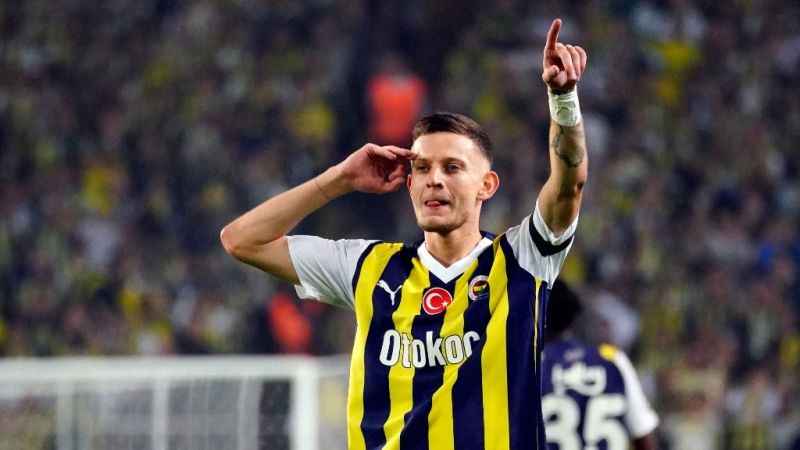 Sebastian Szymanski 9. golünü attı Sebastian Szymanski 9. golünü attı