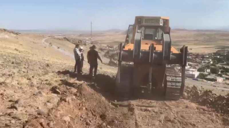 Yol yapımı sırasında yer altı şehri ortaya çıktı Yol yapımı sırasında yer altı şehri ortaya çıktı