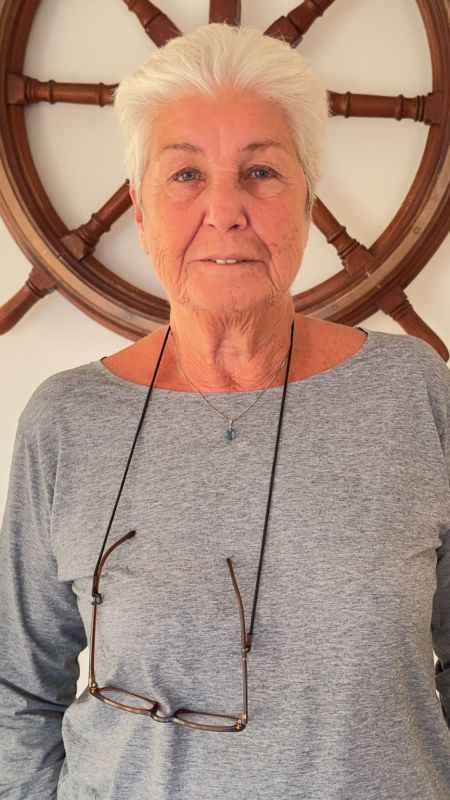 Tarihi binada 200 yıllık gelinlik sergileniyor