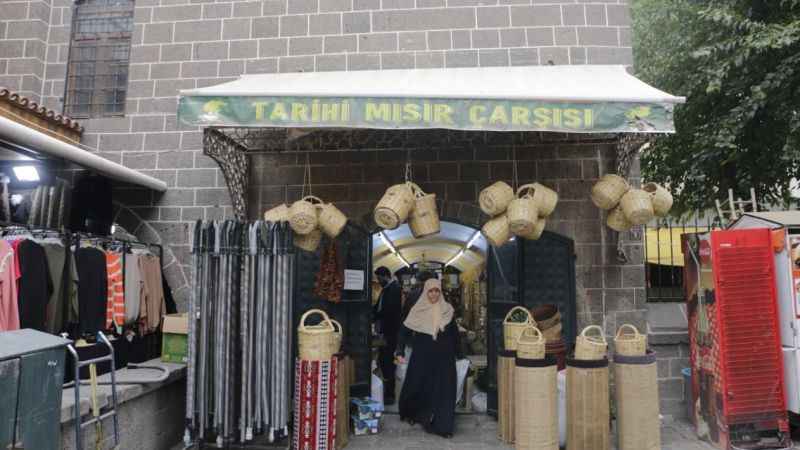 Diyarbakır'daki eski geçitte baharat satışı geleneği bir asırdır sürüyor Diyarbakır'daki eski geçitte baharat satışı geleneği bir asırdır sürüyor