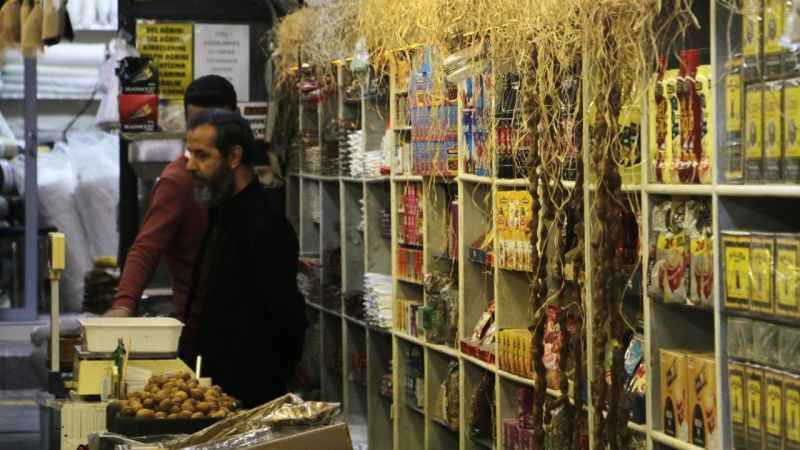 Diyarbakır'daki eski geçitte baharat satışı geleneği bir asırdır sürüyor Diyarbakır'daki eski geçitte baharat satışı geleneği bir asırdır sürüyor
