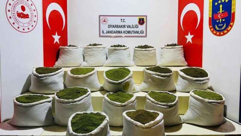 Diyarbakır’da 1.3 ton esrar ve 122 bin uyuşturucu bitkisi ele geçirildi