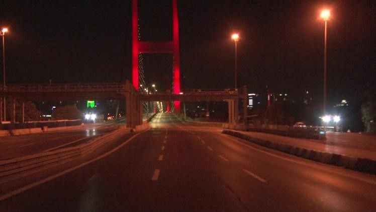 15 Temmuz Şehitler Köprüsü Cumhuriyet Bayramı için gece trafiğe kapatıldı 15 Temmuz Şehitler Köprüsü Cumhuriyet Bayramı için gece trafiğe kapatıldı