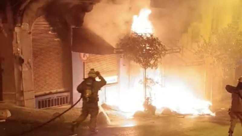 Beyoğlu’nda Tarihi Gueive Han’da korkutan yangın Beyoğlu’nda Tarihi Gueive Han’da korkutan yangın