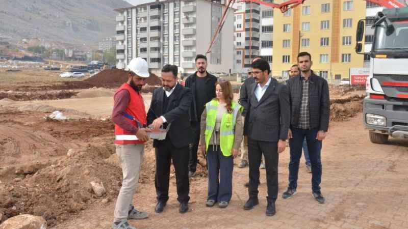 Elbistan Belediyesi'nin ücretsiz sosyal konut projesinin temeli atıldı Elbistan Belediyesi'nin ücretsiz sosyal konut projesinin temeli atıldı