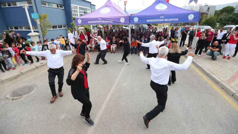 Alzheimer Yaşam Merkezi’nde 100. yıl coşkusu Alzheimer Yaşam Merkezi’nde 100. yıl coşkusu