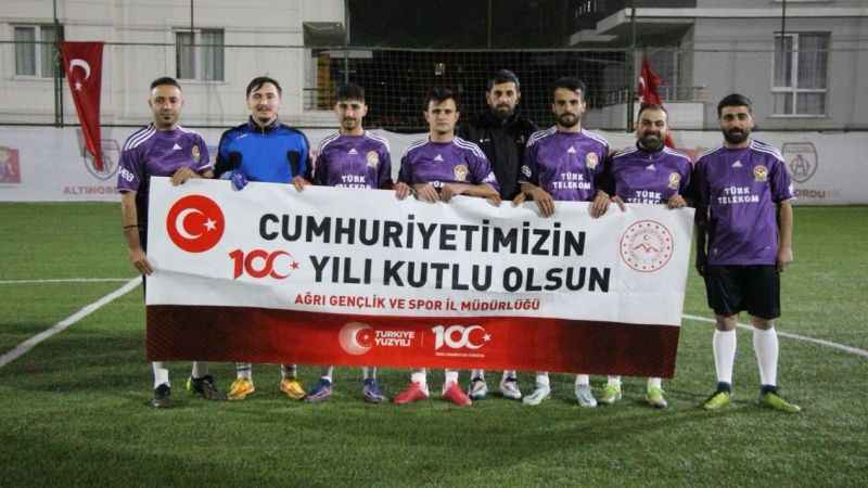 Ağrı’daki futbol turnuvasının şampiyonu Çanakkale Spor