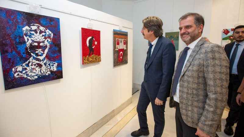 Bursa'da Cumhuriyet'in 100. yılına özel sergiler kapılarını açtı Bursa'da Cumhuriyet'in 100. yılına özel sergiler kapılarını açtı