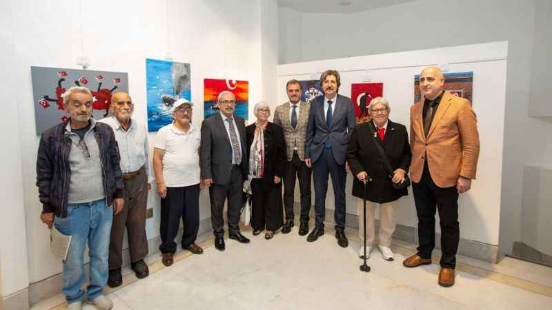 Bursa'da Cumhuriyet'in 100. yılına özel sergiler kapılarını açtı Bursa'da Cumhuriyet'in 100. yılına özel sergiler kapılarını açtı