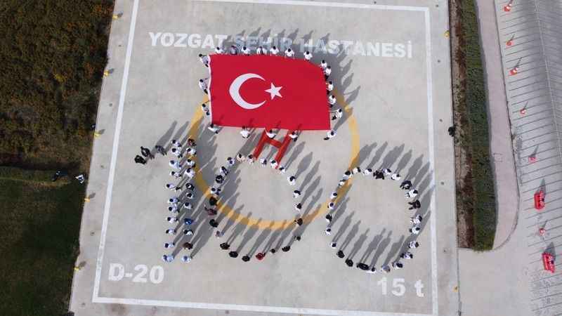 Hastane çalışanları 100. yıla özel koreografi yaptı