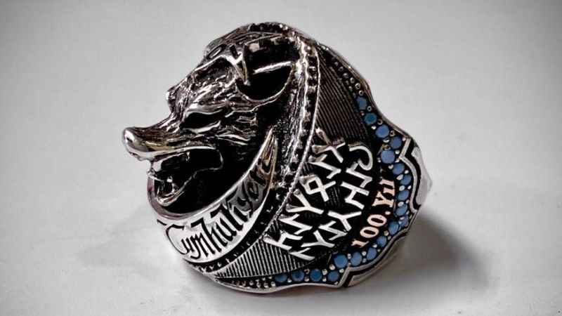 Devlet Bahçeli'ye “Cumhuriyet'in 100. yılı” yüzüğü Devlet Bahçeli'ye “Cumhuriyet'in 100. yılı” yüzüğü