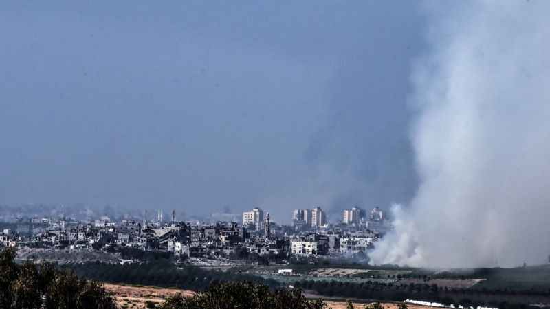 Gazze sınırından dumanlar yükselmeye devam ediyor