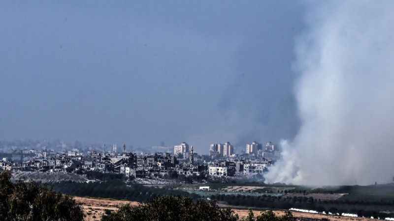 Gazze sınırından dumanlar yükselmeye devam ediyor