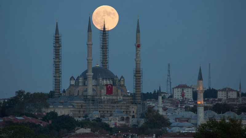 Selimiye Camii, dolunay ile buluştu, manzara müthişti Selimiye Camii, dolunay ile buluştu, manzara müthişti