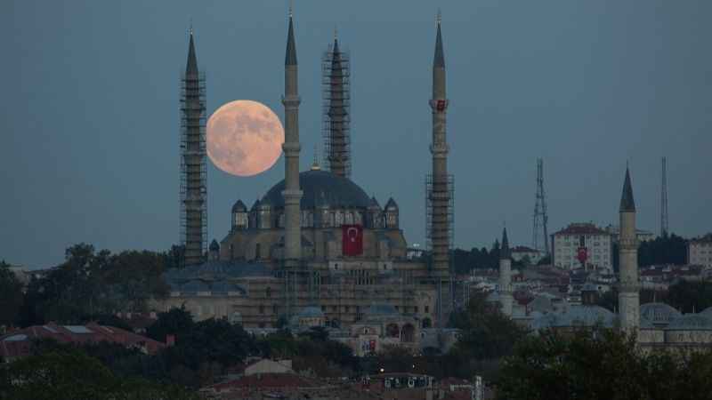 Selimiye Camii, dolunay ile buluştu, manzara müthişti Selimiye Camii, dolunay ile buluştu, manzara müthişti