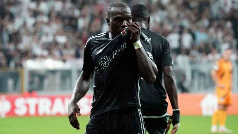 Beşiktaş: "Aboubakar'ın son 4 karşılaşmada forma giyememesinin tek nedeni sakatlığıdır" Beşiktaş: "Aboubakar'ın son 4 karşılaşmada forma giyememesinin tek nedeni sakatlığıdır"