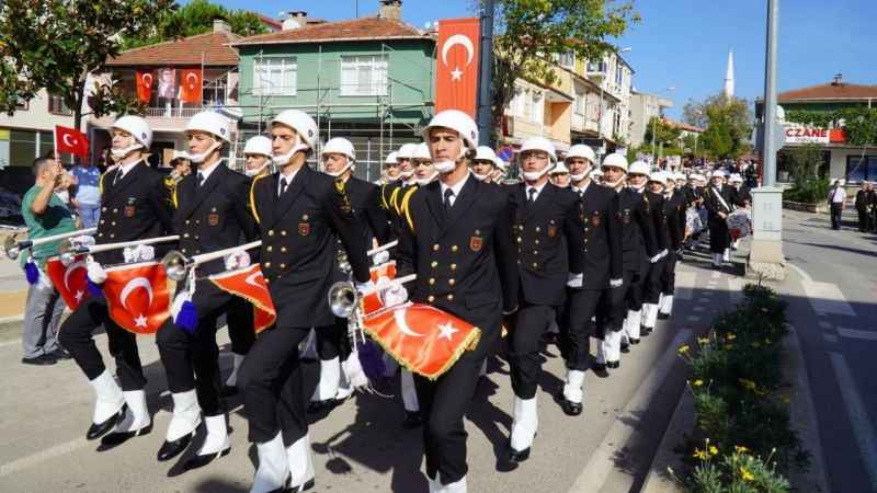 400 metrelik Türk bayrağı ile 100. Yıl yürüyüşü