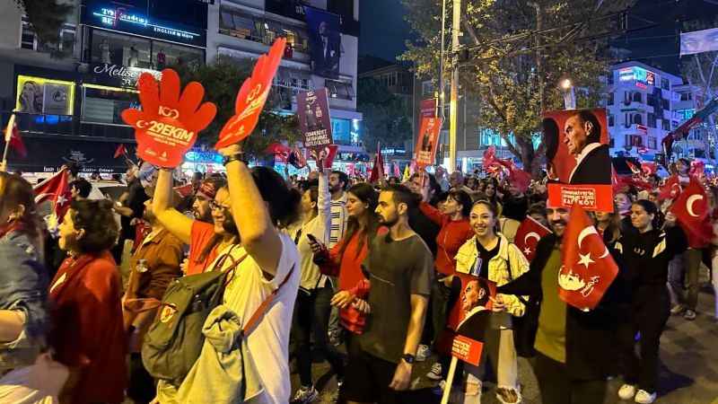 Caddeliler ‘Büyük Cumhuriyet Yürüyüşü’nde buluştu Caddeliler ‘Büyük Cumhuriyet Yürüyüşü’nde buluştu
