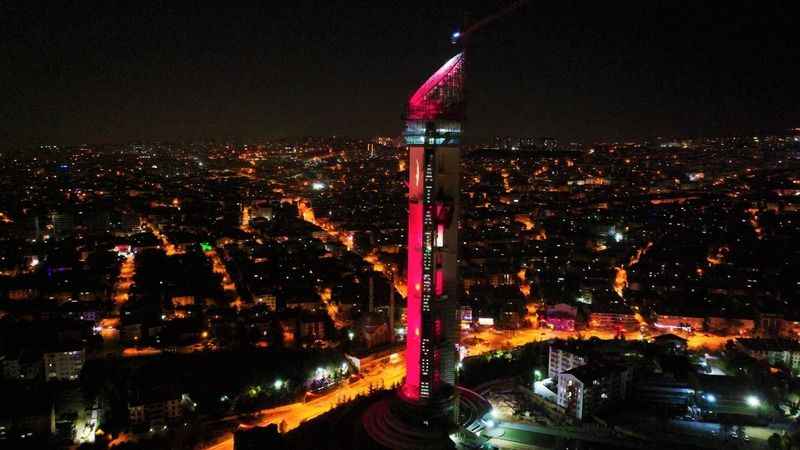 Cumhuriyet Kulesi'ne 100. yıla özel ışıklandırma