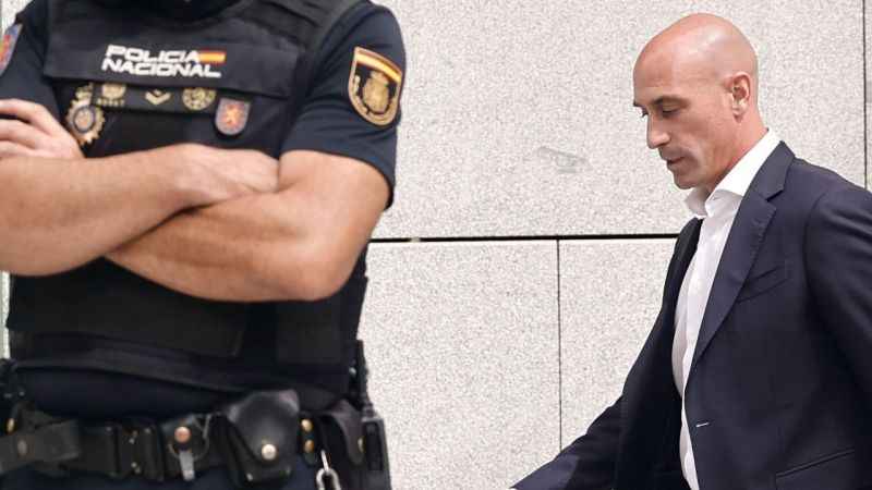 FIFA’dan Luis Rubiales’e 3 yıllık ceza FIFA’dan Luis Rubiales’e 3 yıllık ceza