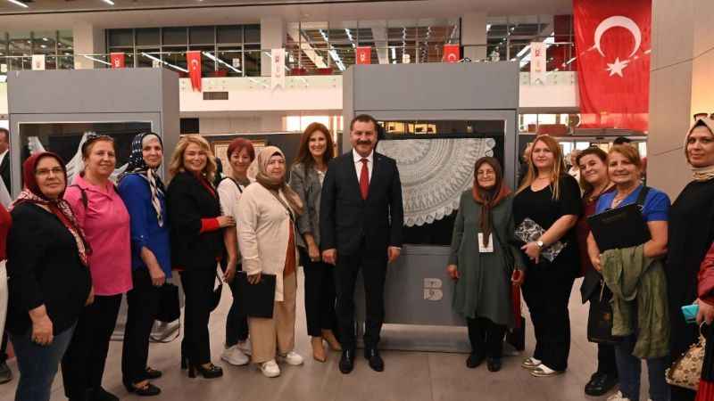 Sanatın On Hali Ödül Töreni: Geleneksel Türk Sanatlarına Saygı Sanatın On Hali Ödül Töreni: Geleneksel Türk Sanatlarına Saygı