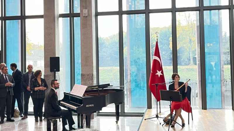 Paris Yunus Emre Enstitüsü, Cumhuriyet’in 100. yılını coşkuyla kutladı Paris Yunus Emre Enstitüsü, Cumhuriyet’in 100. yılını coşkuyla kutladı