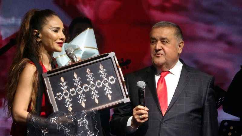 Sanatçı Betül Demir konserinde Filistin mesajı Sanatçı Betül Demir konserinde Filistin mesajı